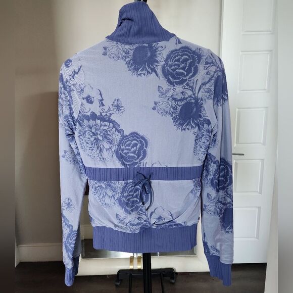 Lululemon Reversible Purple Floral Jacket Size XS - Picture 4 of 8